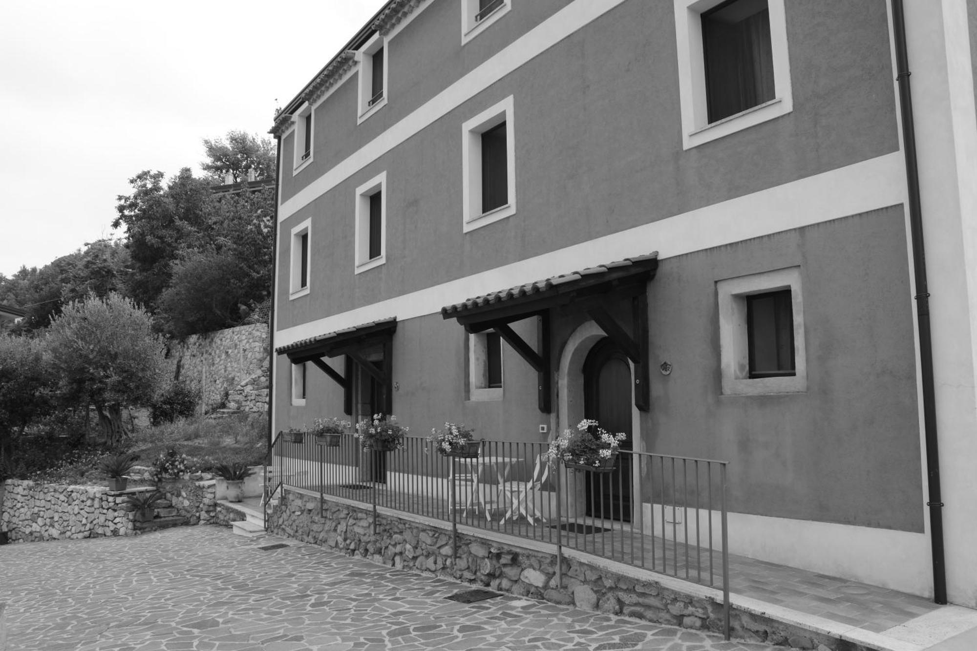 B&B La Casa Rossa Паола Екстериор снимка