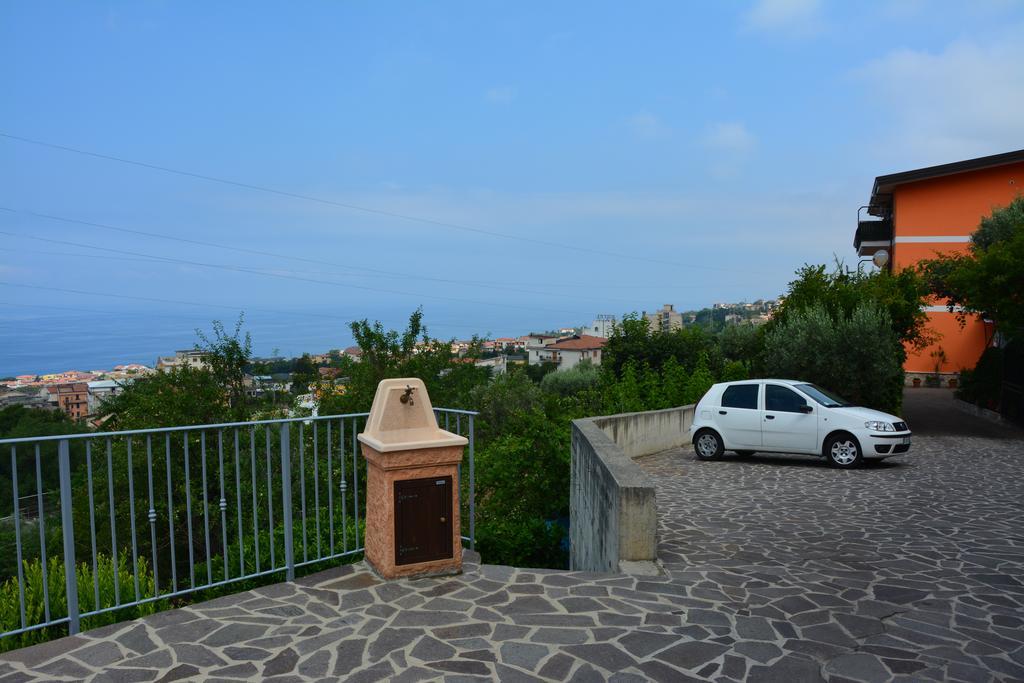 B&B La Casa Rossa Паола Екстериор снимка