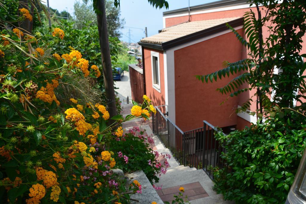 B&B La Casa Rossa Паола Екстериор снимка